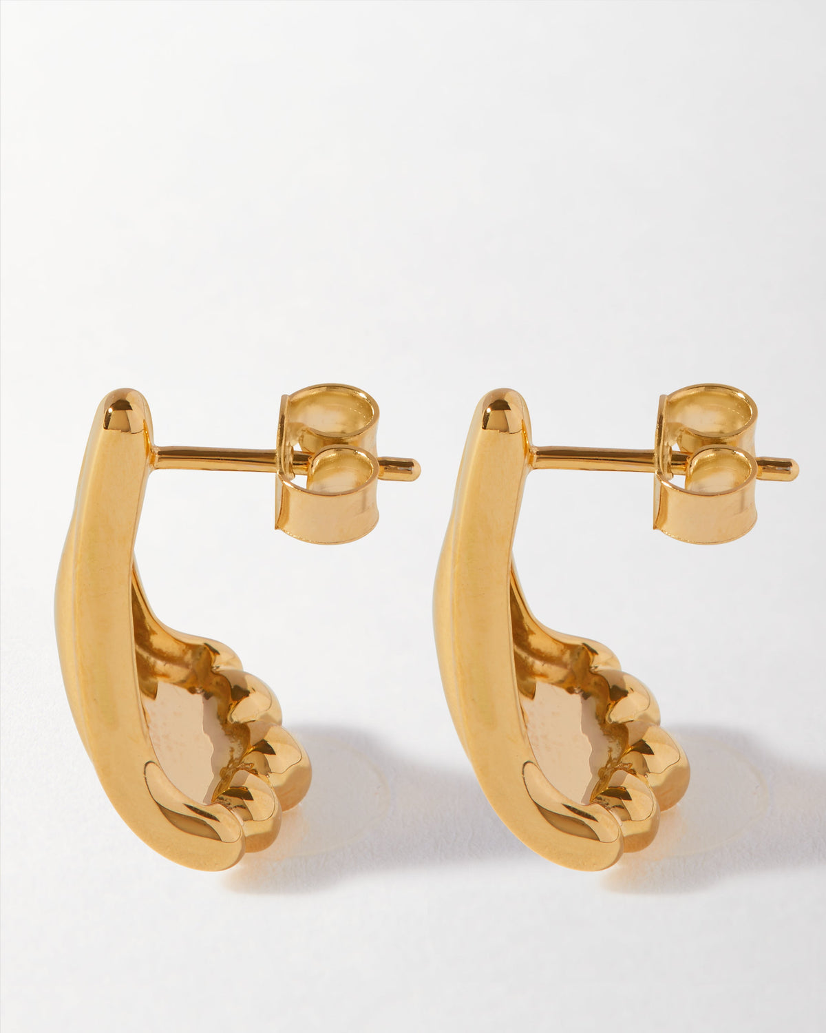 Brinco Ponto Estriado - Ouro 18K | SILLENE