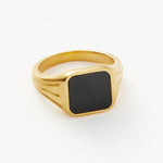 Anel Chancela Quadrada Pedra Preta - Ouro 18K | SILLENE