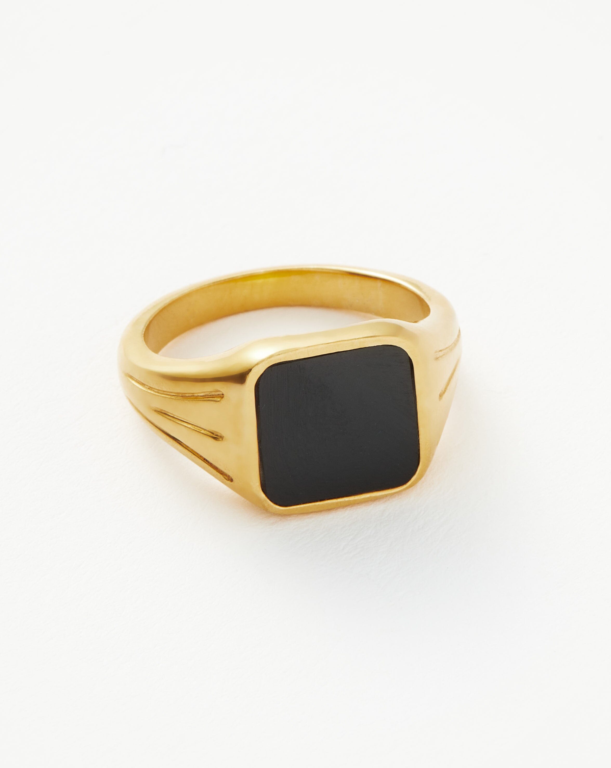 Anel Chancela Quadrada Pedra Preta - Ouro 18K | SILLENE