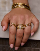 Anel Cravejado Baguete - Ouro 18K | SILLENE