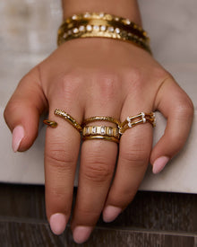 Anel Cravejado Baguete - Ouro 18K | SILLENE