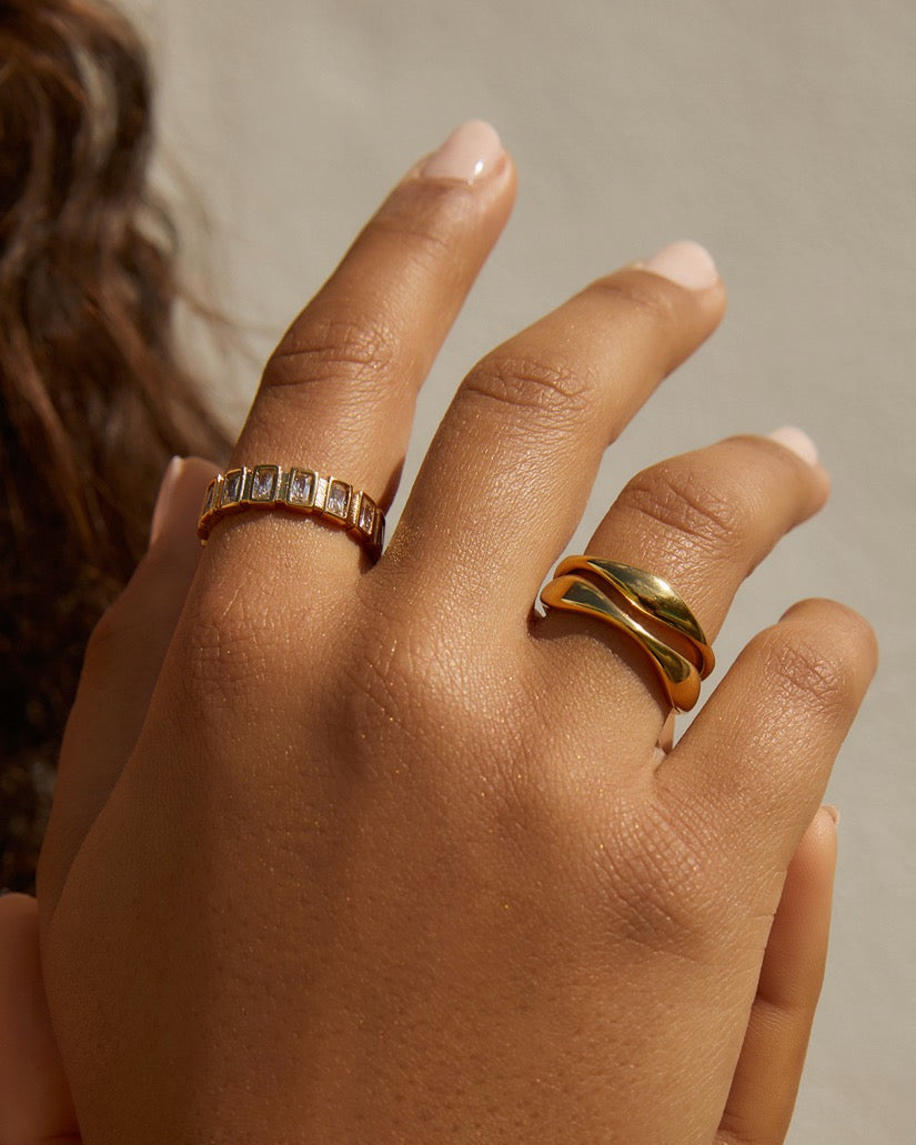 Anel Cravejado Baguete - Ouro 18K | SILLENE