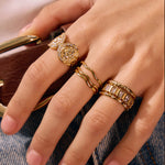 Anel Cravejado Baguete - Ouro 18K | SILLENE