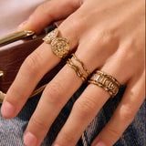 Anel Cravejado Baguete - Ouro 18K | SILLENE