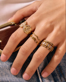 Anel Cravejado Baguete - Ouro 18K | SILLENE