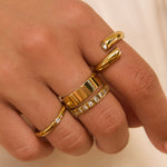 Anel Cravejado Cristal - Ouro 18K | SILLENE