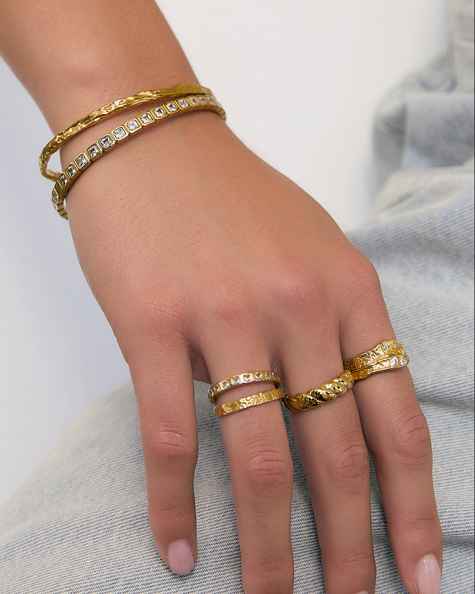Anel Cravejado Cristal - Ouro 18K | SILLENE
