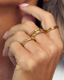 Anel Cravejado Delicado - Ouro 18K | SILLENE