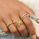 Anel Cravejado Texturizado - Ouro 18K | SILLENE