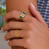 Anel Cravejado Verde - Ouro 18K | SILLENE