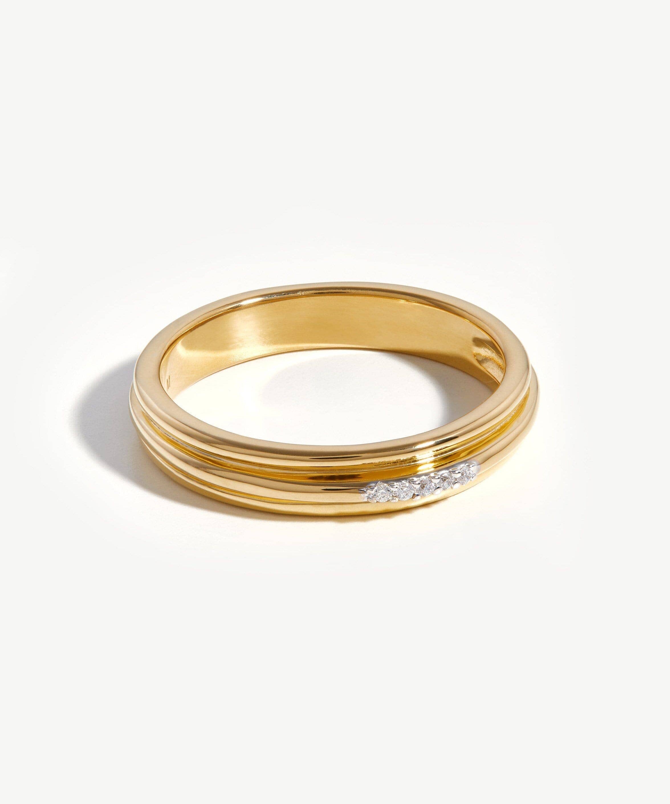 Anel Fino Cravejado Ranhurado - Ouro 18K | SILLENE