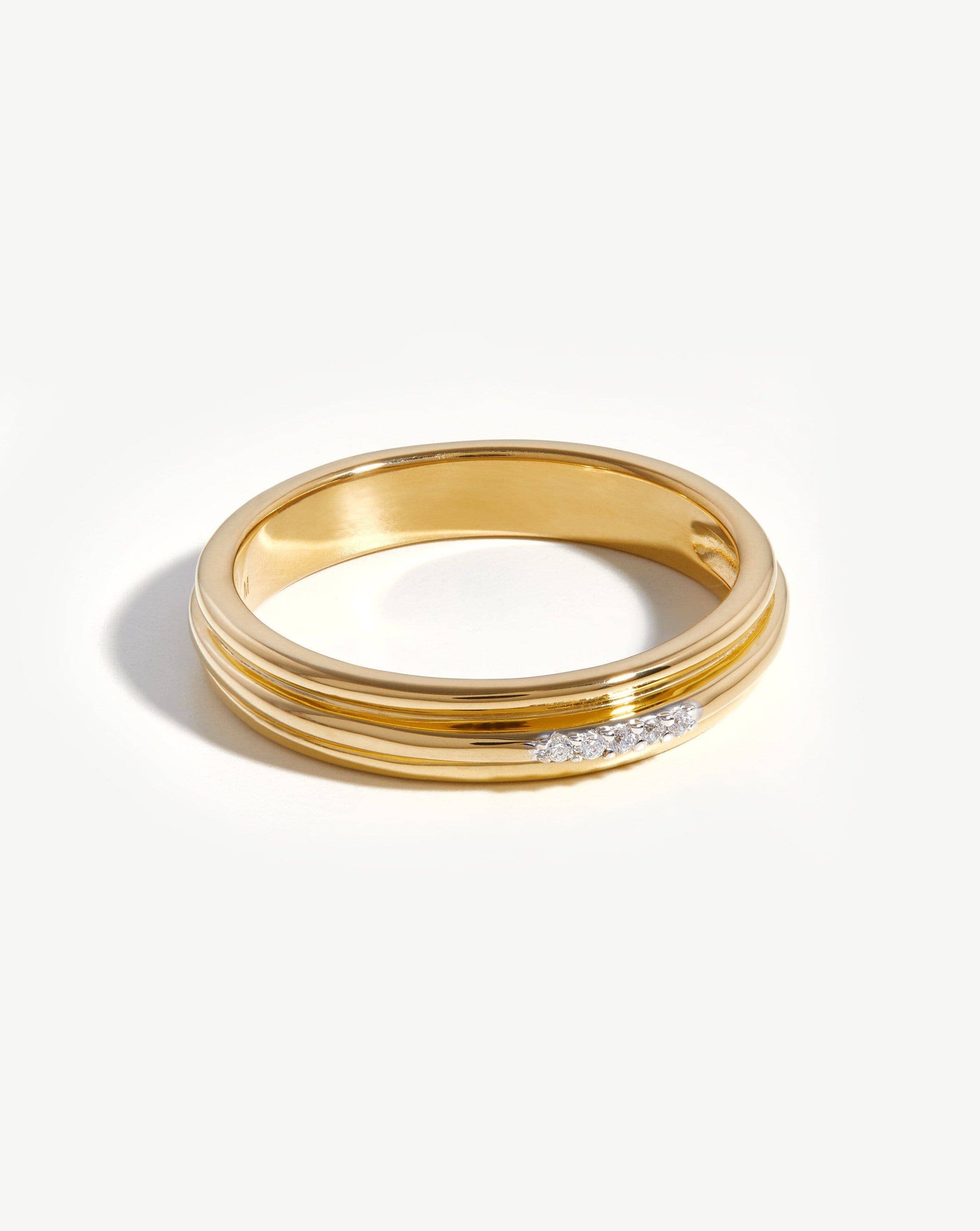 Anel Fino Cravejado Ranhurado - Ouro 18K | SILLENE