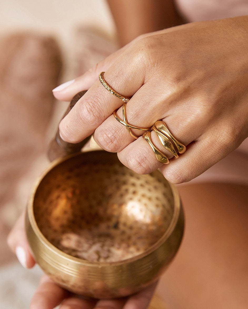 Anel Formato X - Ouro 18K | SILLENE