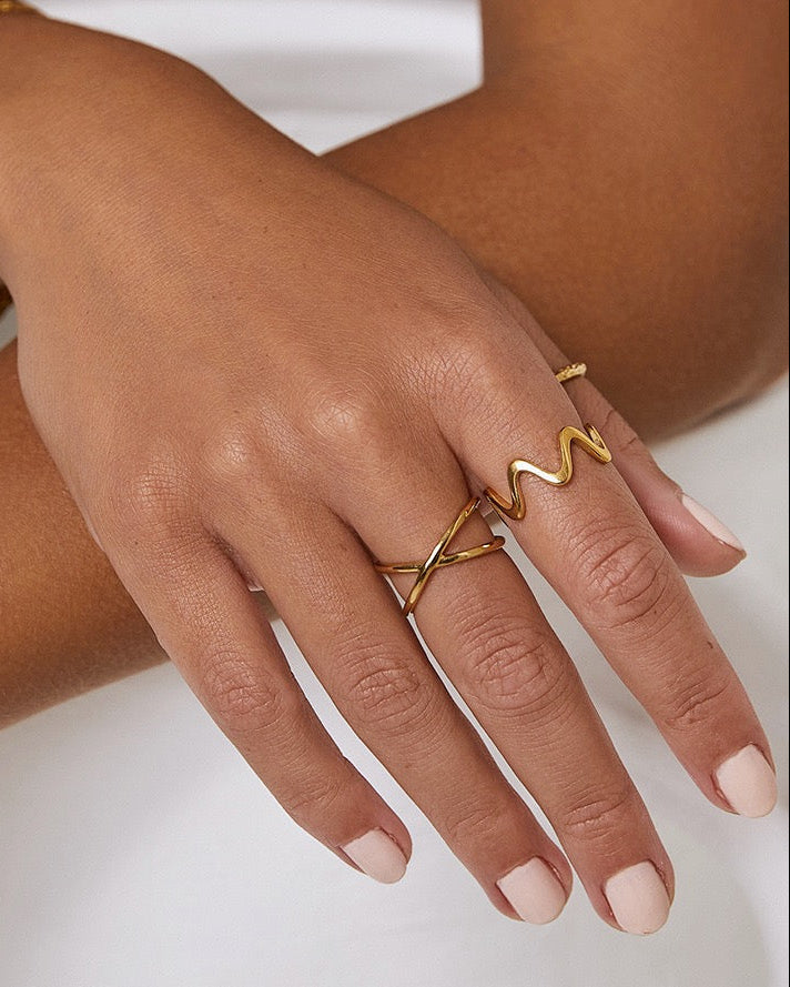 Anel Formato X - Ouro 18K | SILLENE