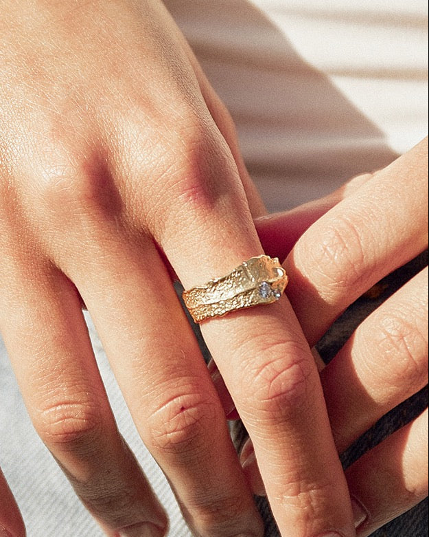 Anel Pedras Brancas - Ouro 18K | SILLENE