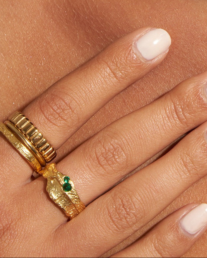 Anel Pedras Verdes - Ouro 18K | SILLENE