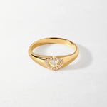 Anel Sinete Coração Cravejado Branco - Ouro 18K | SILLENE