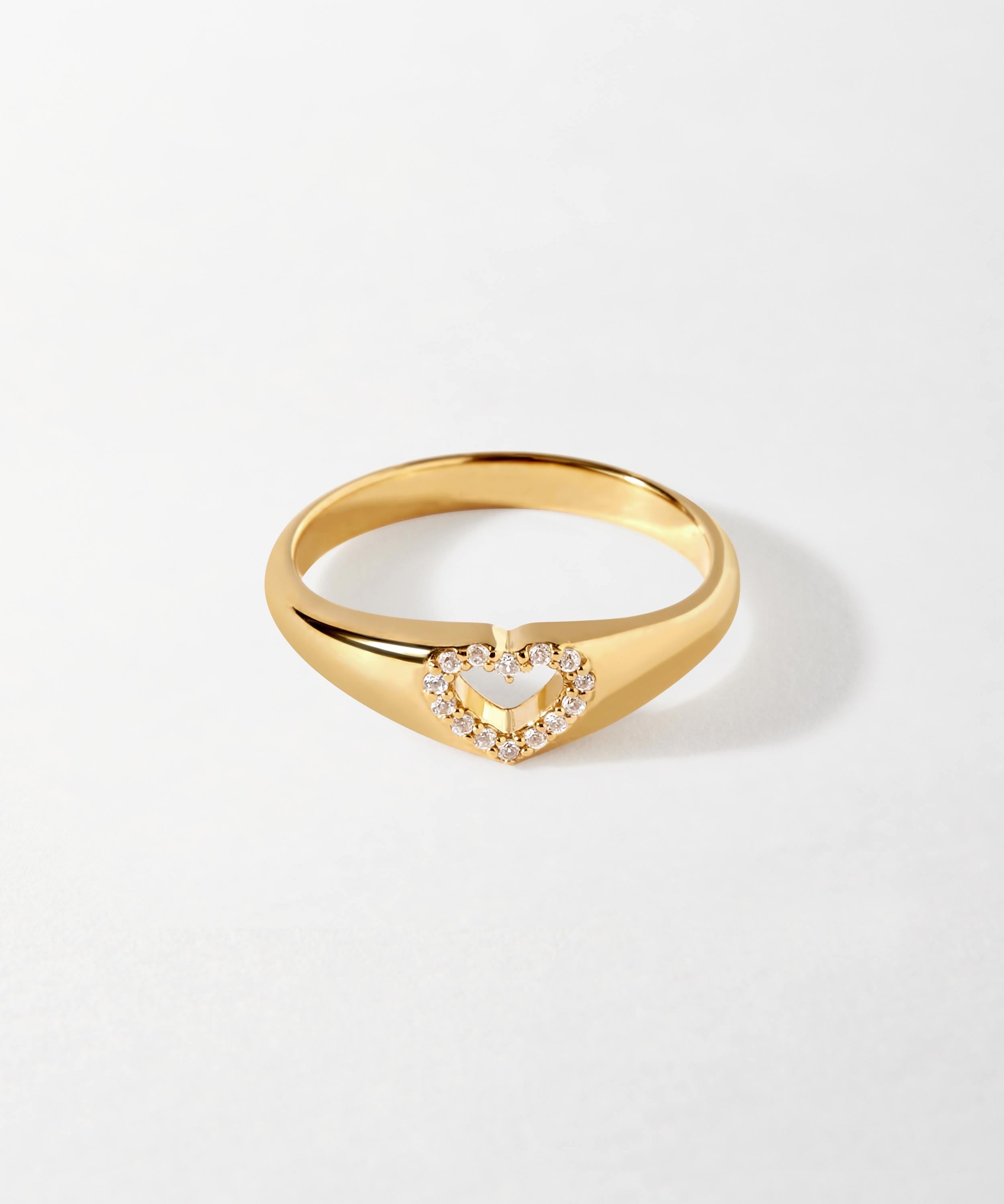 Anel Sinete Coração Cravejado Branco - Ouro 18K | SILLENE