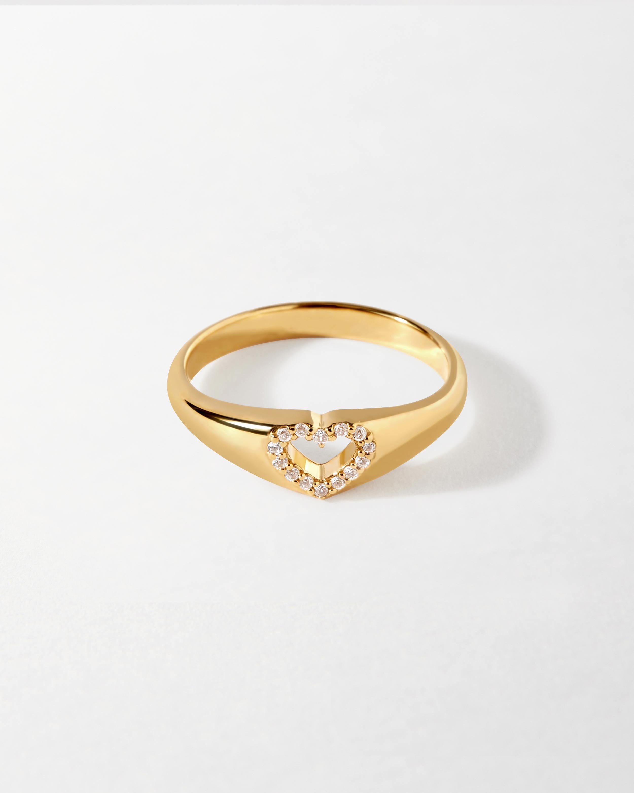 Anel Sinete Coração Cravejado Branco - Ouro 18K | SILLENE