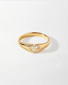 Anel Sinete Coração Cravejado Branco - Ouro 18K | SILLENE