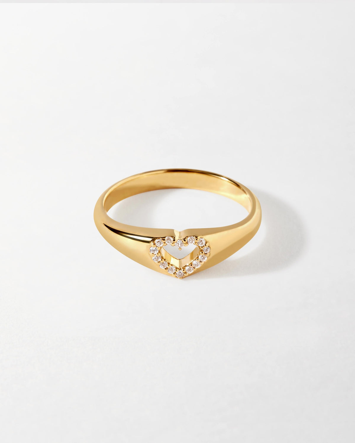 Anel Sinete Coração Cravejado Branco - Ouro 18K | SILLENE