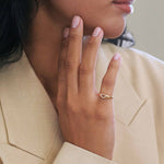 Anel Sinete Coração Cravejado Branco - Ouro 18K | SILLENE