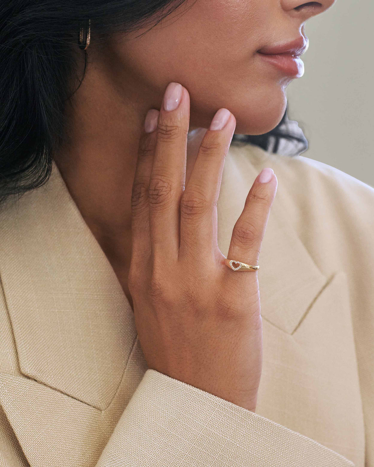 Anel Sinete Coração Cravejado Branco - Ouro 18K | SILLENE
