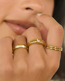 Anel Sinete Coração Cristal - Ouro 18K | SILLENE