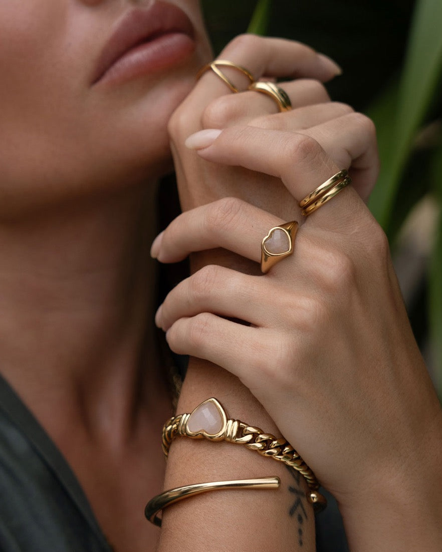 Anel Sinete Coração Quartzo Rosa - Ouro 18K | SILLENE
