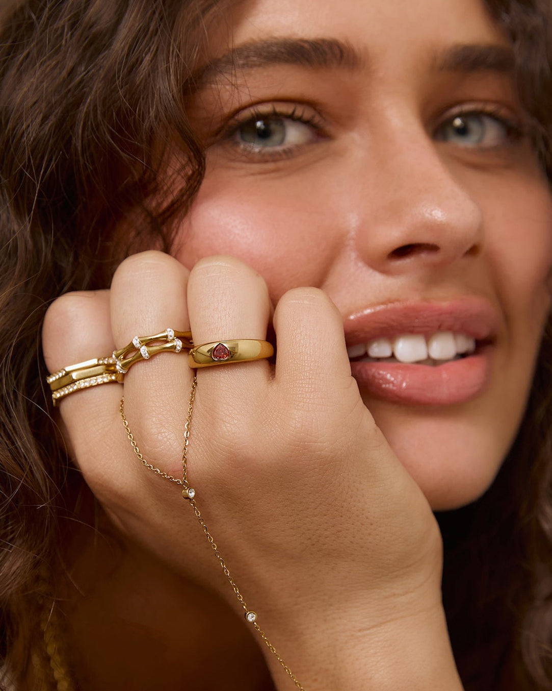 Anel Sinete Coração Vermelho - Ouro 18K | SILLENE