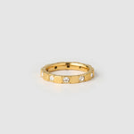 Anel Sinete Cravejado Sutil - Ouro 18K | SILLENE