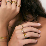 Anel Sinete Cravejado Sutil - Ouro 18K | SILLENE