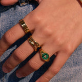 Anel Sinete Malaquita - Ouro 18K | SILLENE