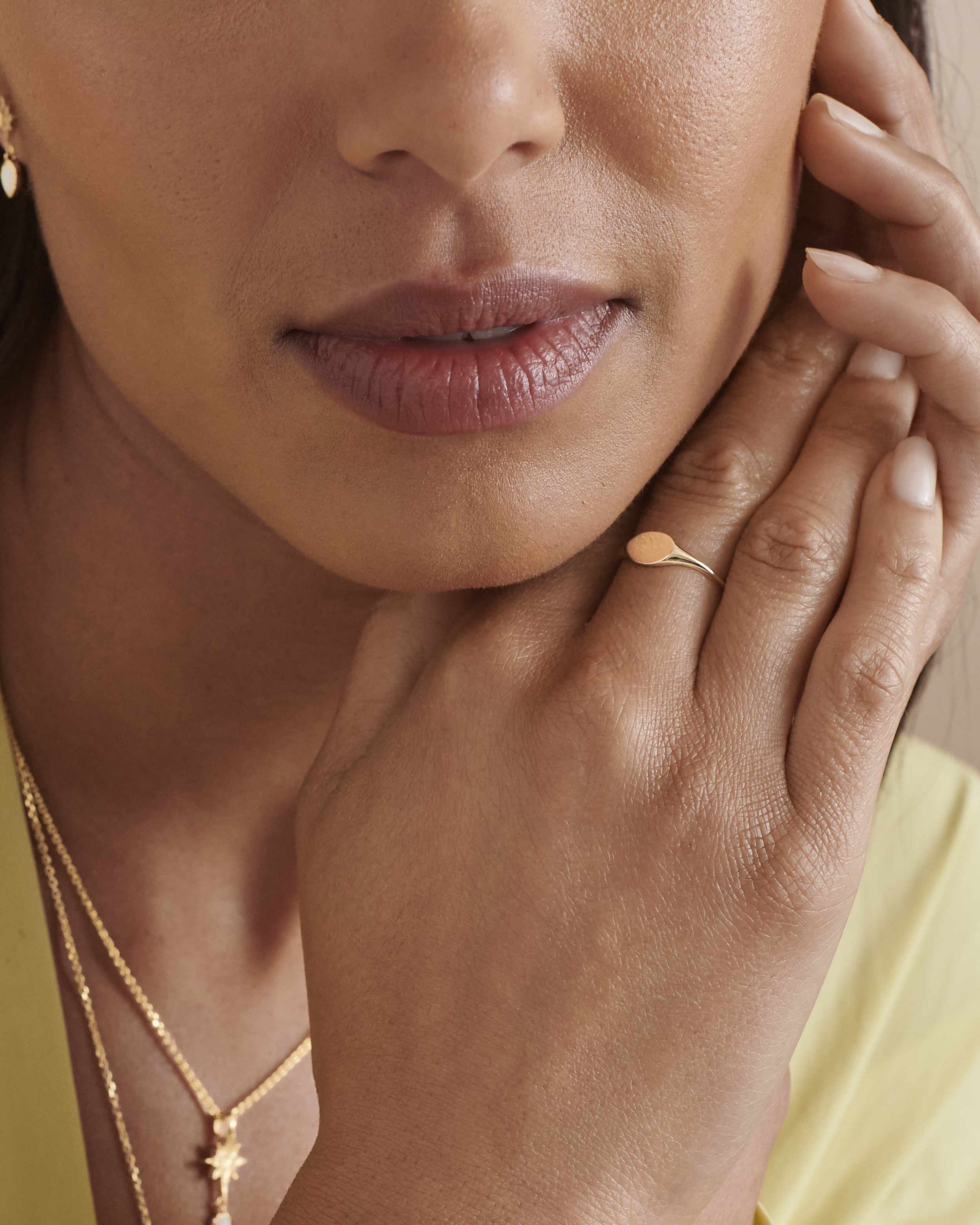 Anel Sinete Mindinho Personalizável - Ouro 18K | SILLENE