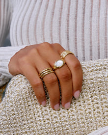 Anel Sinete Orgânico com Pérola - Ouro 18K | SILLENE