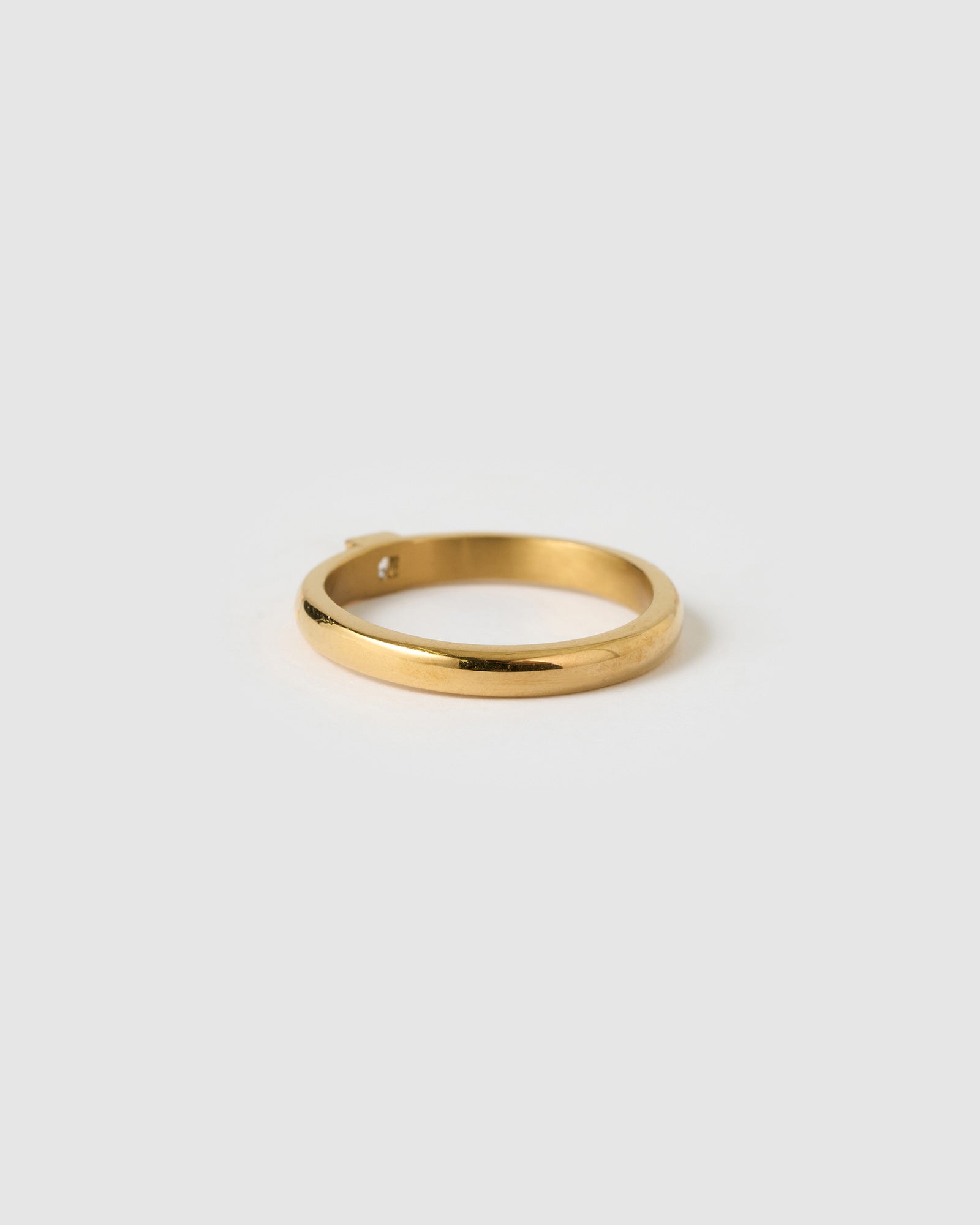 Anel Solitário Cravejado - Ouro 18K | SILLENE