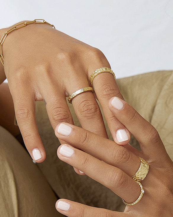 Anel Texturizado Fino - Ouro 18K | SILLENE