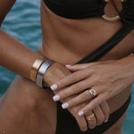 Bracelete Positano Estriado - Ouro e Prata - detalhe 08 | SILLENE
