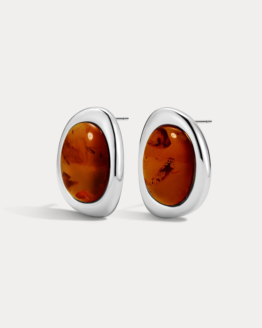 Brinco Amber com Resina Mel - Ouro e Prata | SILLENE - acabamento em prata