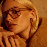 Brinco Amber com Resina Mel - Ouro e Prata - detalhe 04 | SILLENE