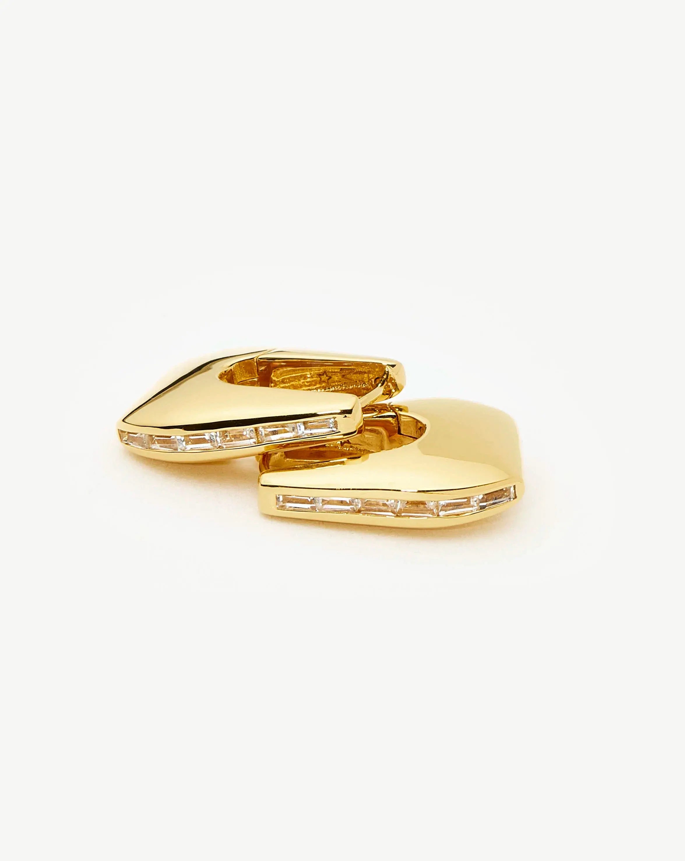 Brinco Argola Arco Cravejado - Ouro 18K | SILLENE