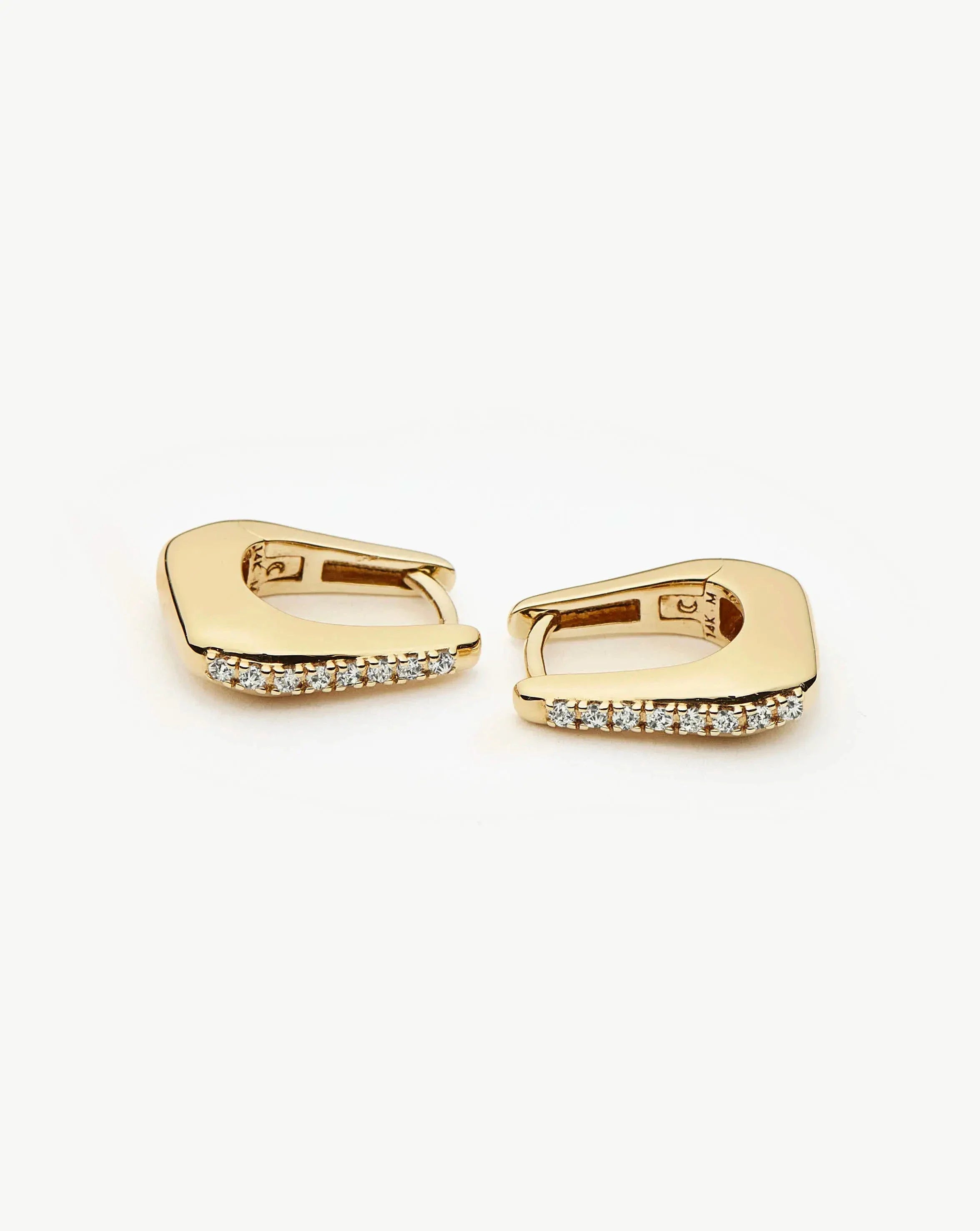 Brinco Argola Arco Cravejado Pequena - Ouro 18K | SILLENE
