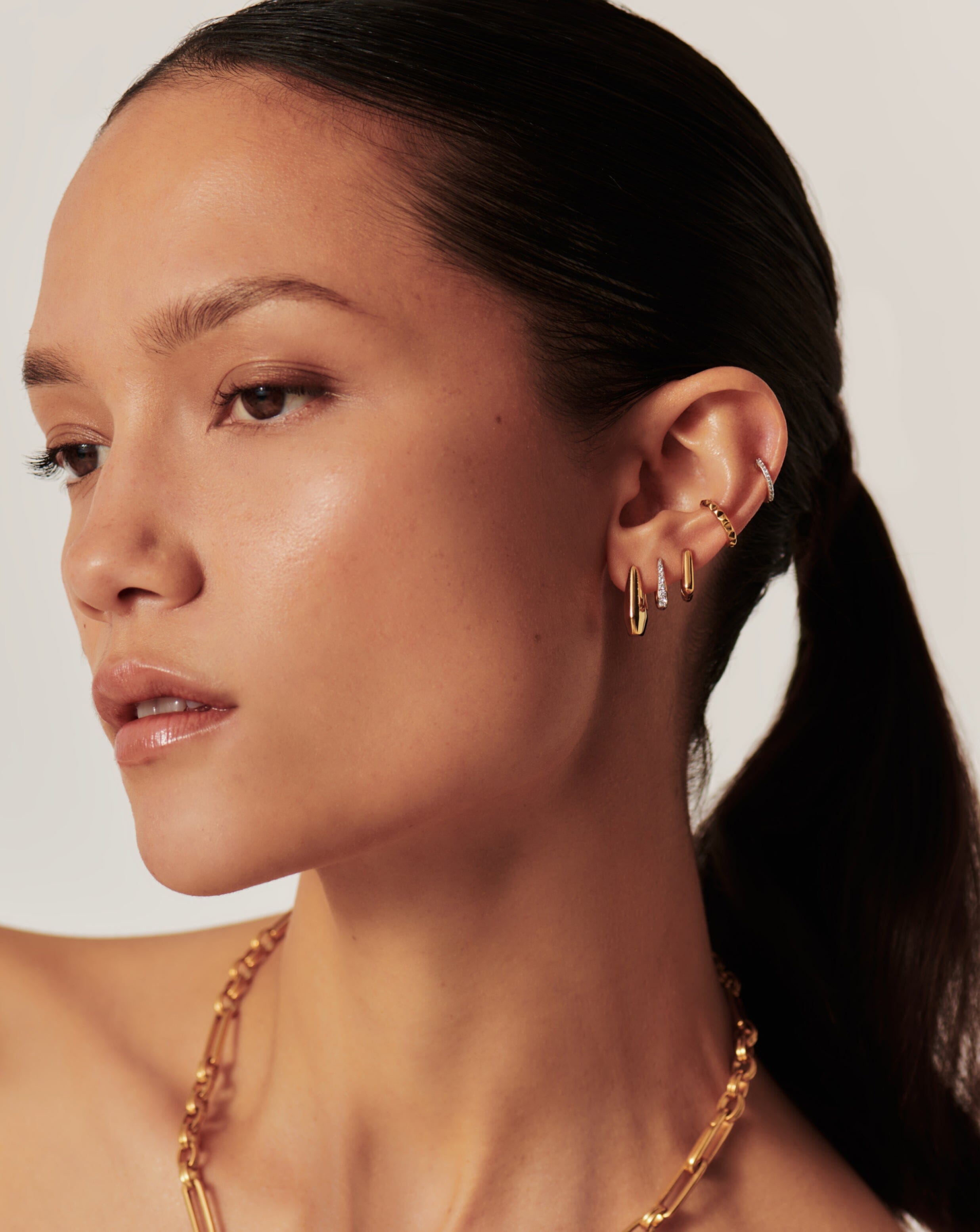 Brinco Argola Arco Pequena - Ouro 18K | SILLENE