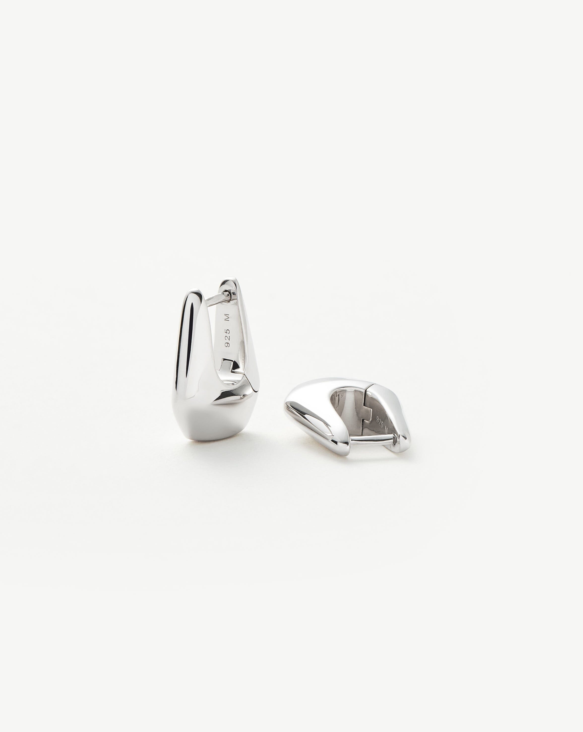 Brinco Argola Arco Pequena - Prata | SILLENE