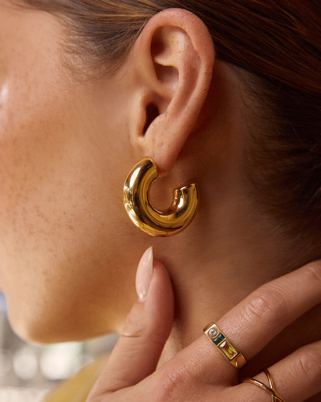 Brinco Argola Bella - Ouro 18K | SILLENE - uso