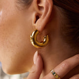 Brinco Argola Bella - Ouro 18K | SILLENE - uso