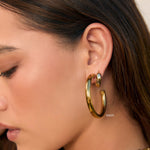 Brinco Argola Chlo - Ouro 18K | SILLENE - uso