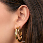 Brinco Argola Chlo - Ouro 18K | SILLENE - uso