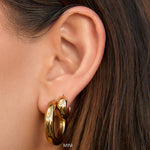 Brinco Argola Chlo - Ouro 18K | SILLENE - uso