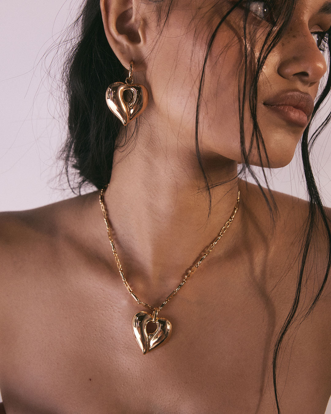 Brinco Argola Coração Corazón - Ouro e Prata - detalhe 03 | SILLENE